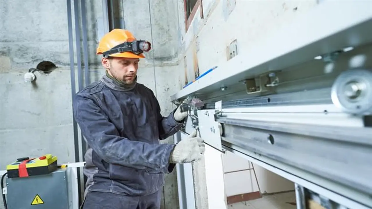 مبادرة 150 ساعة لتأهيل العاملين في تشغيل المصاعد تقدم راتبًا وشهادة خبرة مع متطلبات الاشتراك